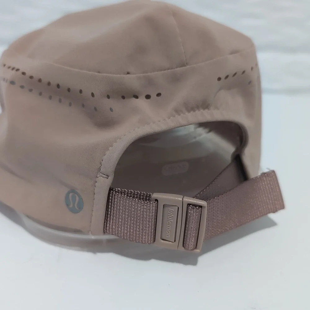 Lululemon Women's Lightweight Reflective Crushable Run Hat Size S/M Blush Pink